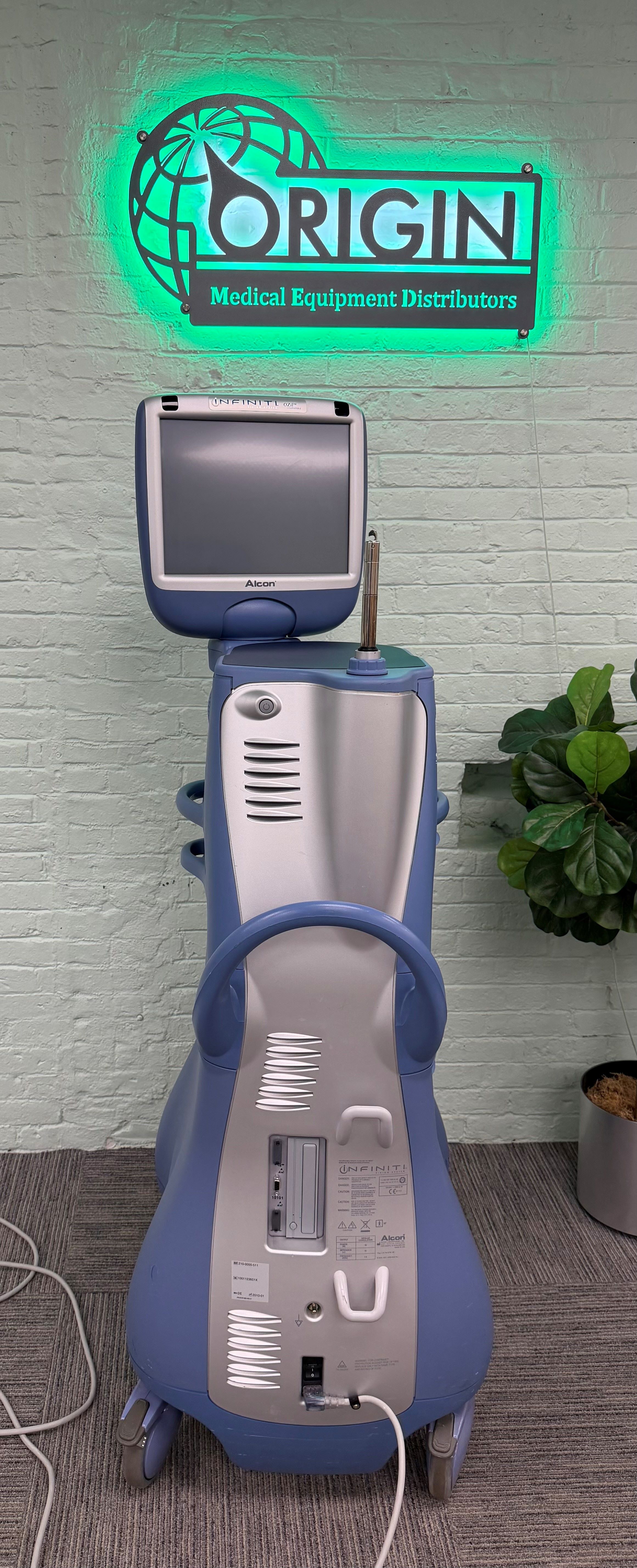 Alcon Infiniti Vision Phacoemulsifier System w/ Foot Switch