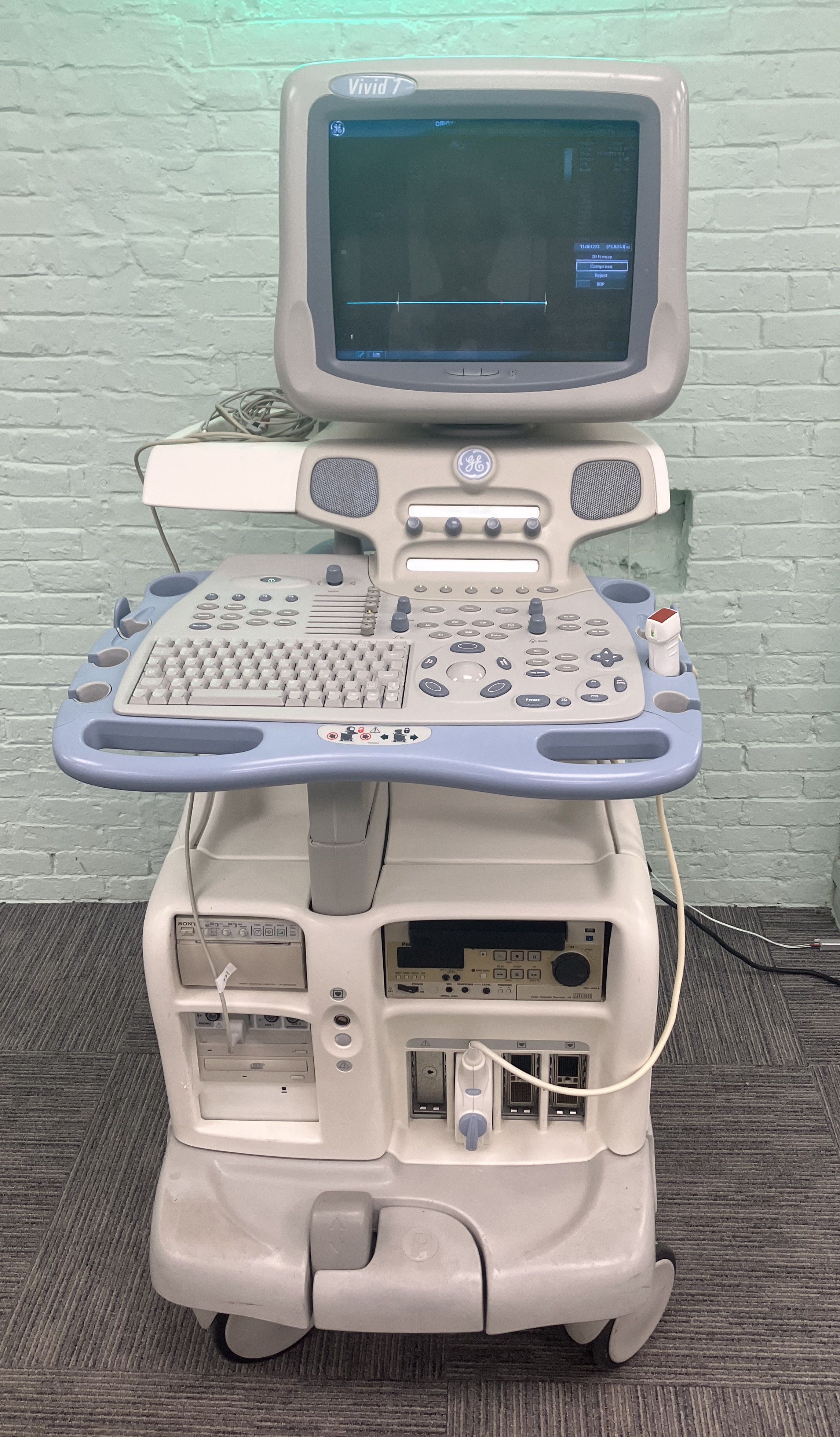 GE Vivid 7 Ultrasound System w/ GE M3S Probe