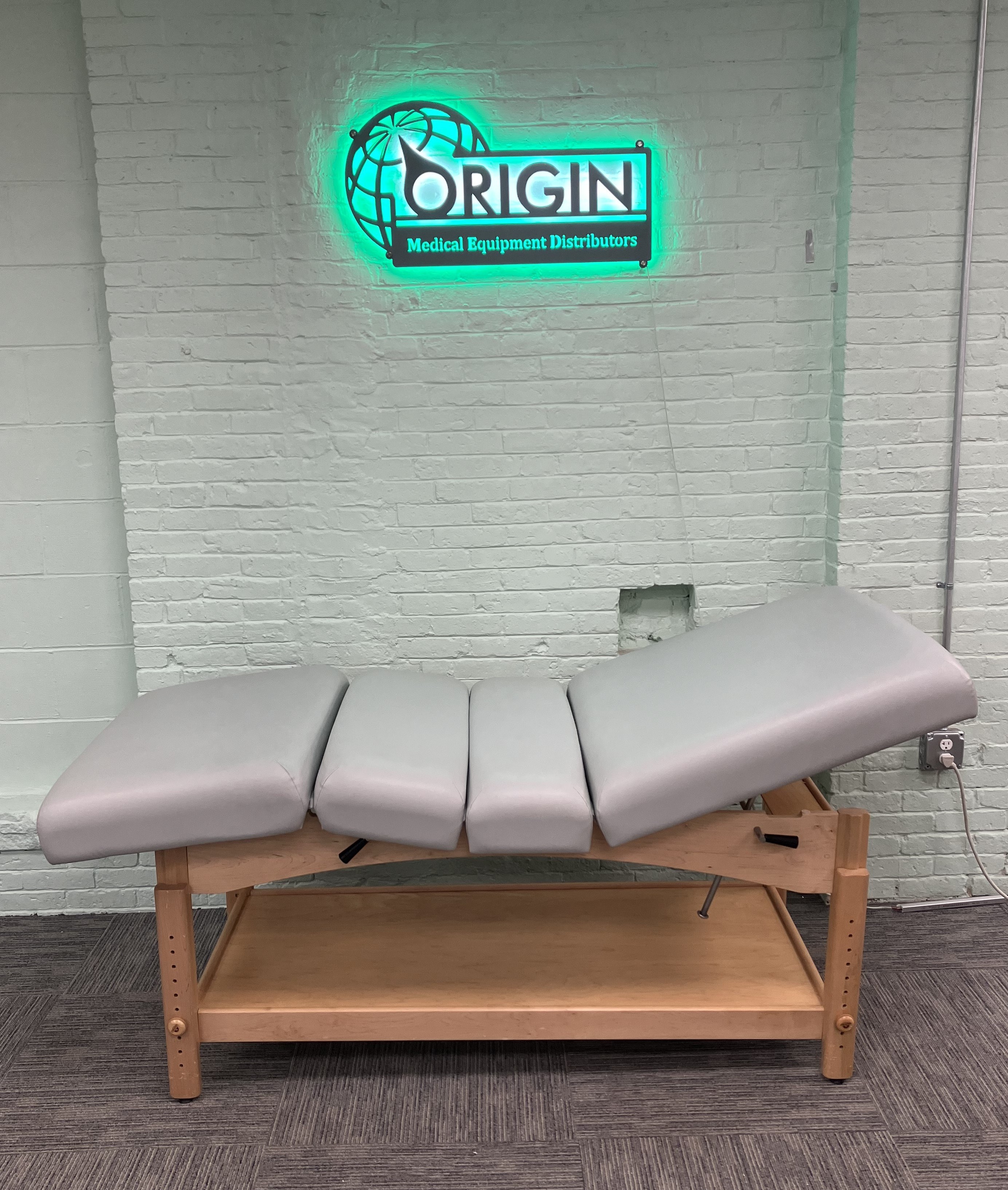 Oakworks Clinician Line Flextop Esthetician Massage Table - #1