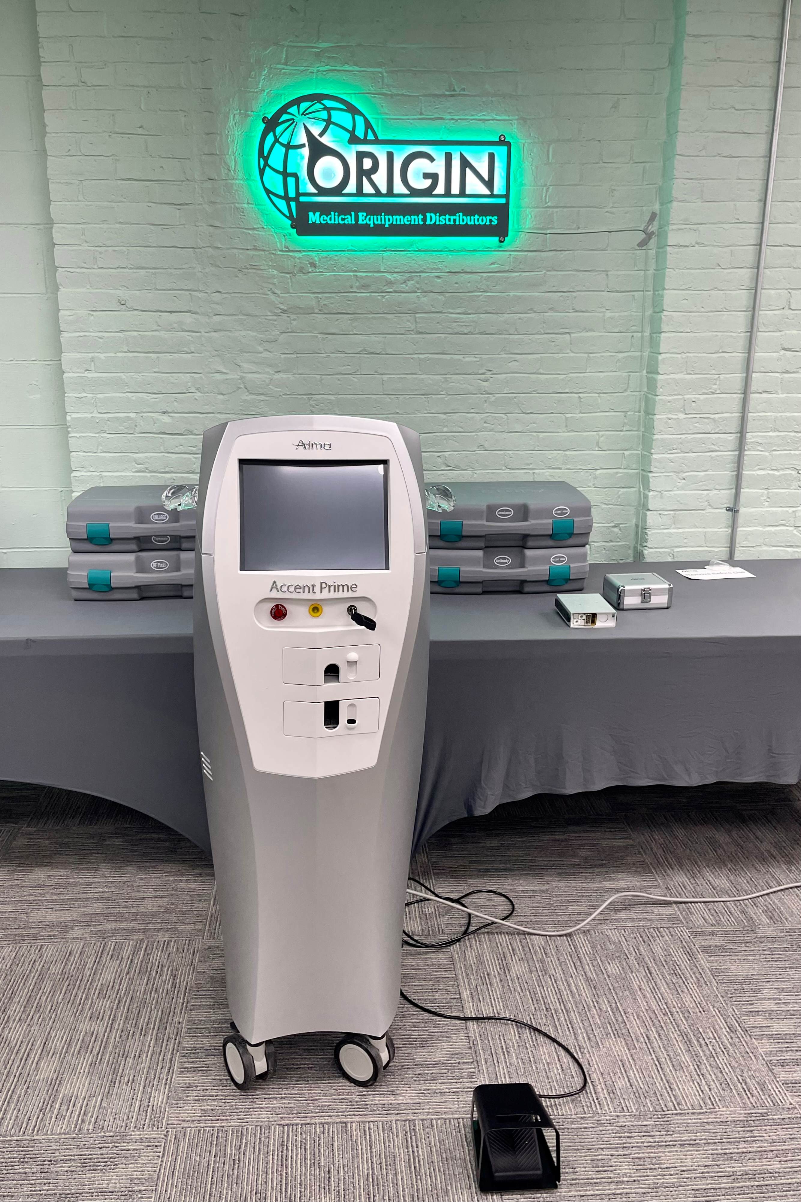 2020 Alma Accent Prime w/ 4 Handpieces & Foot Switch