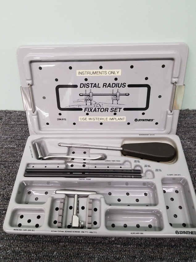 SYNTHES Distal Radius Fixator Set