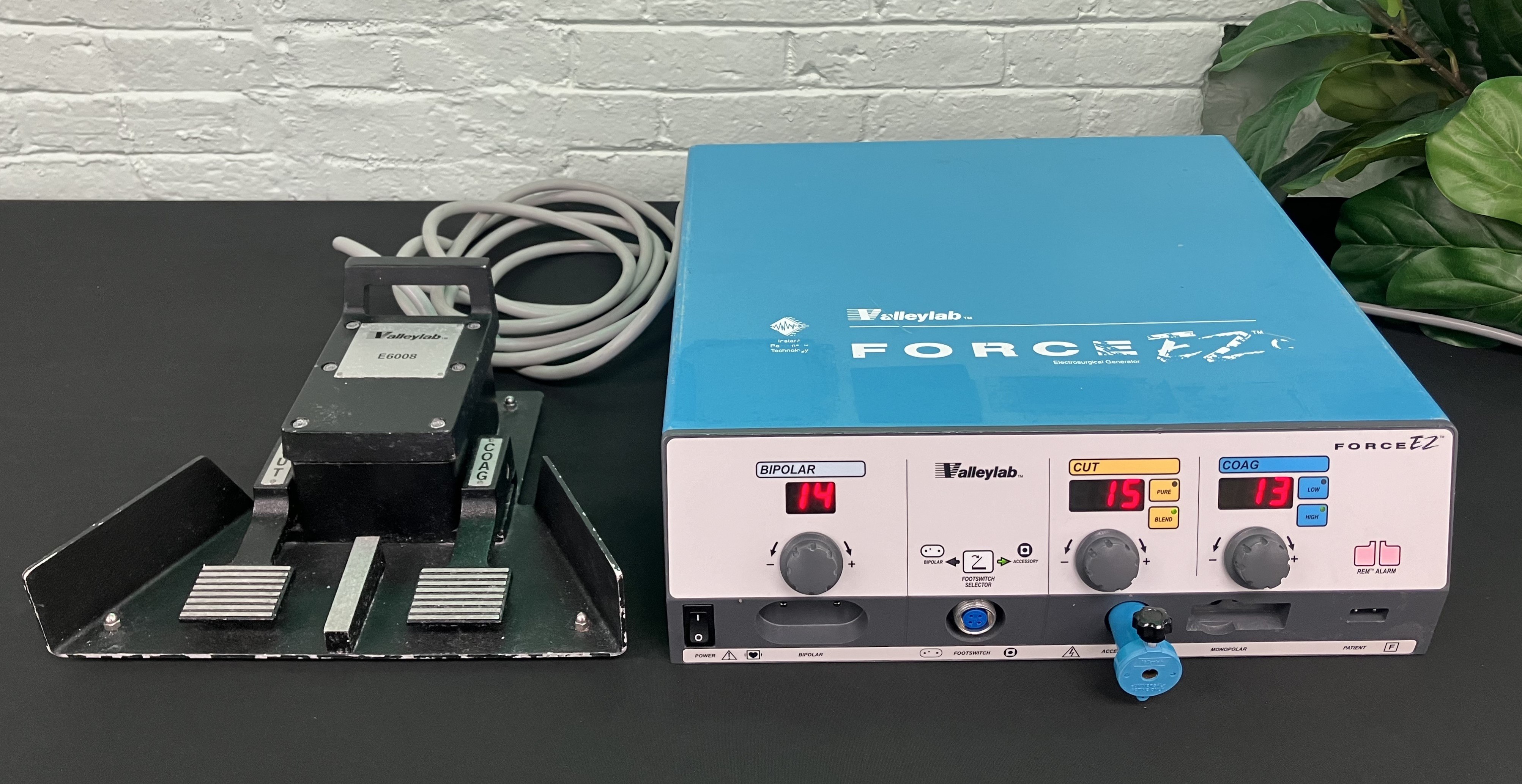 ValleyLab Force EZ-C Electrosurgical Generator w/ E6008 Foot Switch