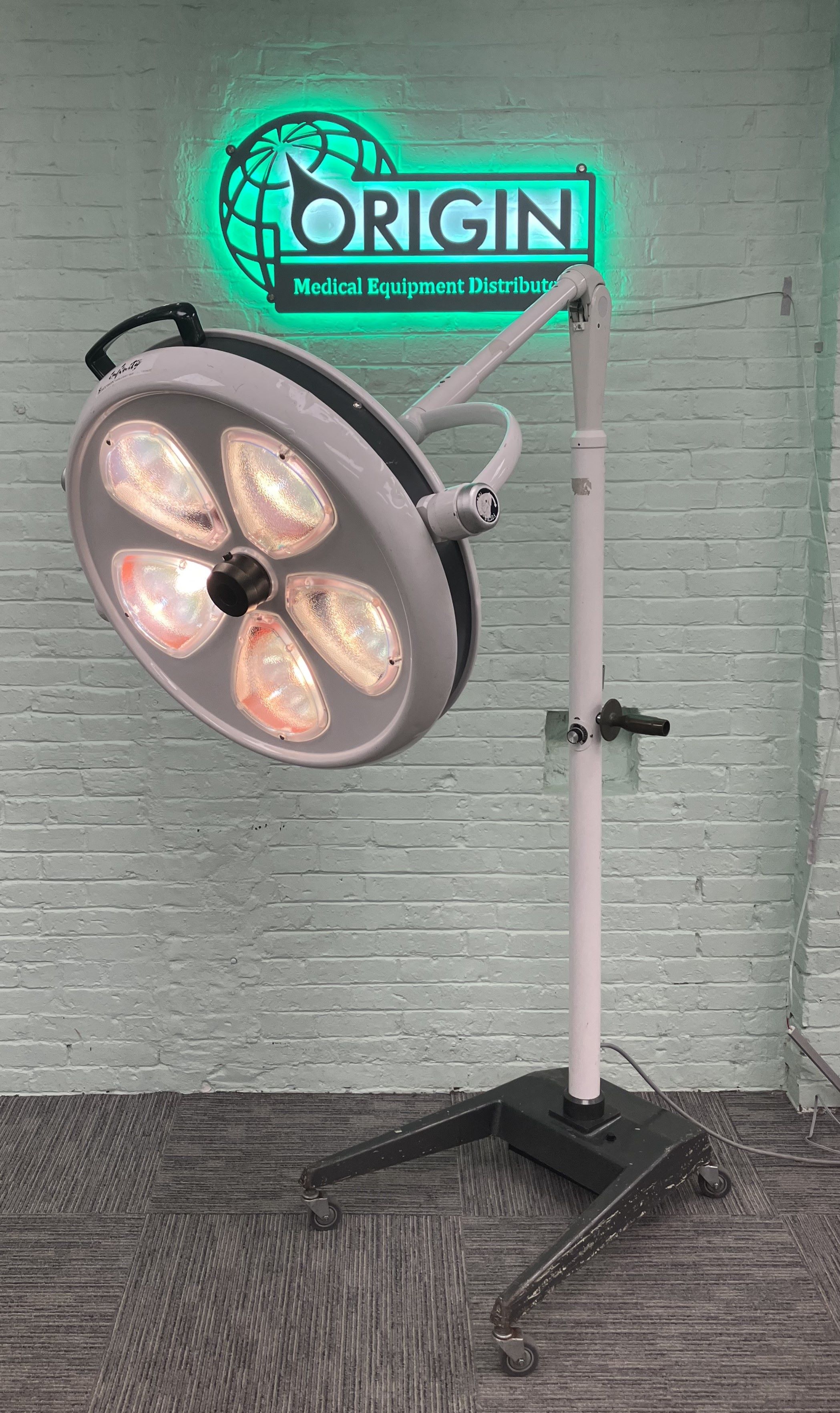 Skytron IF122 Single Surgical Light System