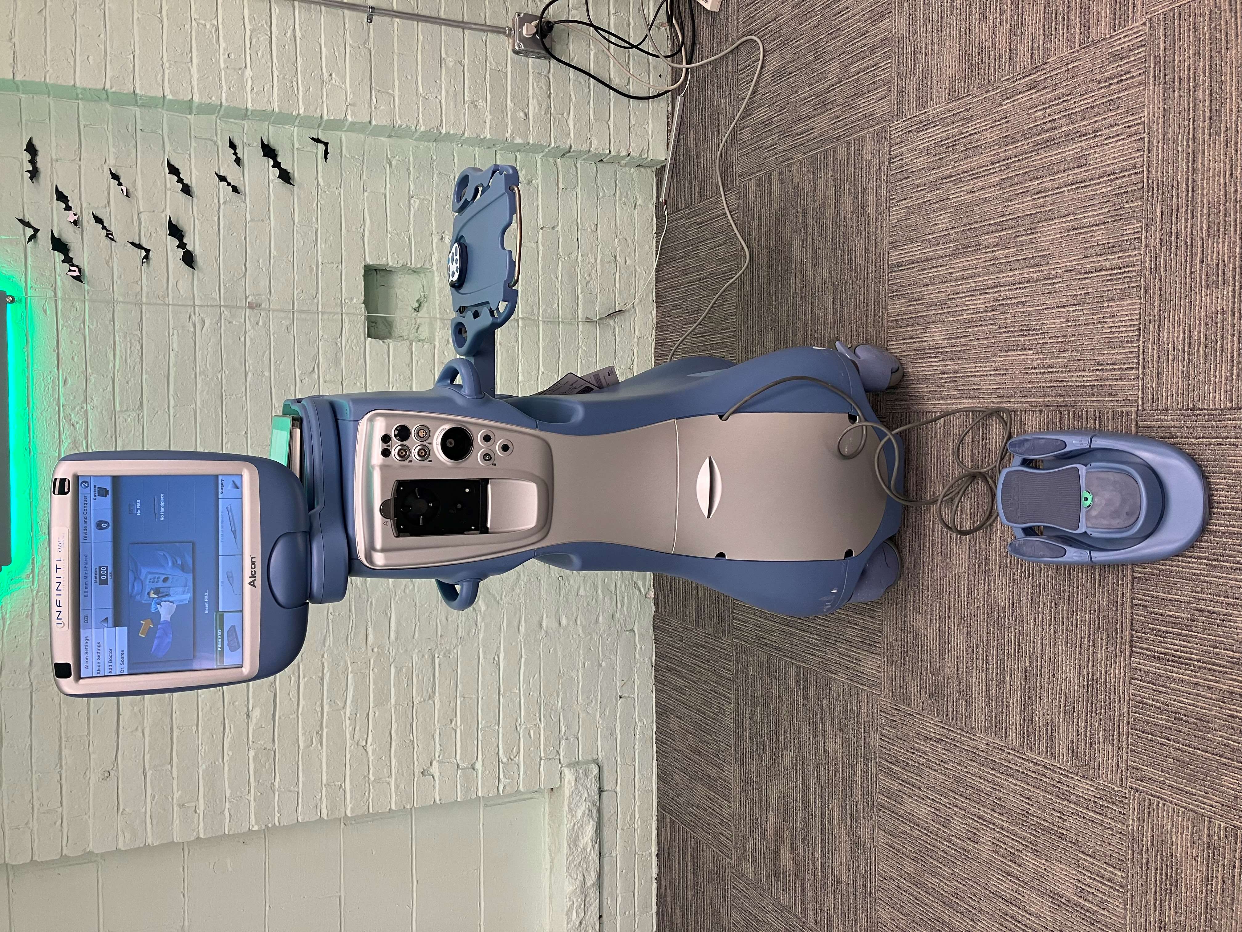 Alcon Infiniti Vision Phacoemulsifier System w Aqualase & More