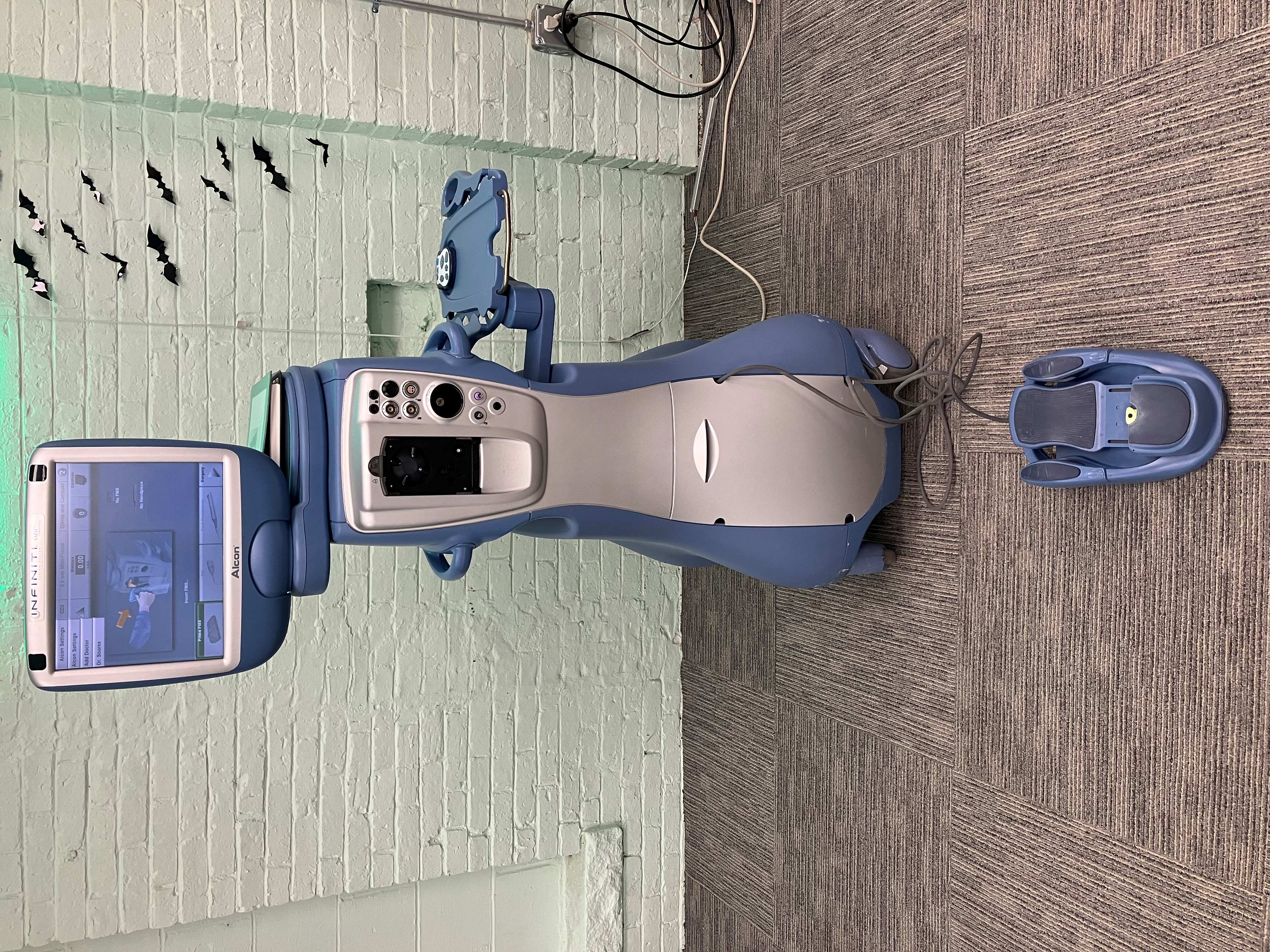 Alcon Infiniti Vision Phacoemulsifier System w/ Ozil, UltraFlow & More