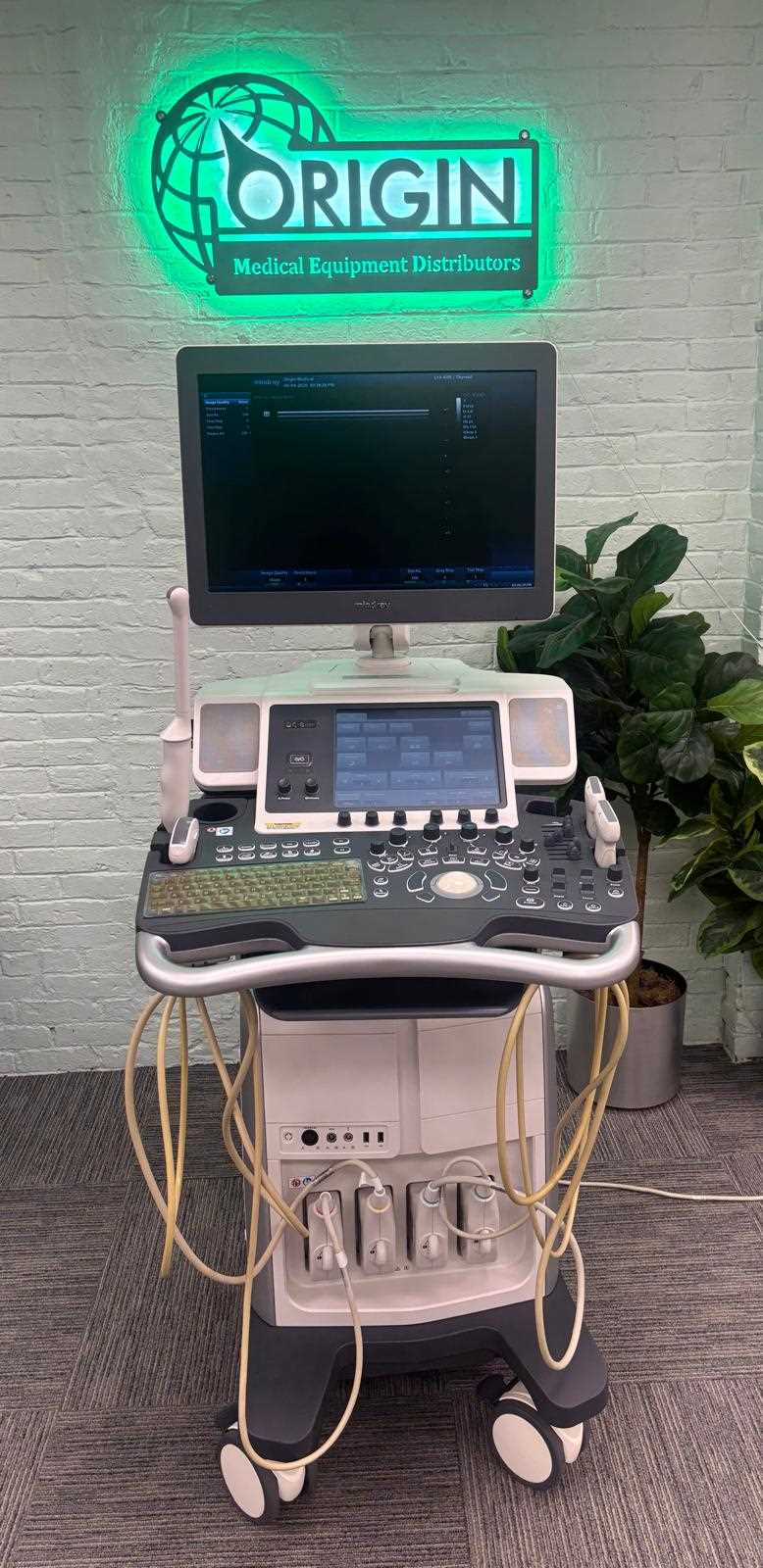 Mindray DC-8 EXP Ultrasound System w/ 3 Transducers
