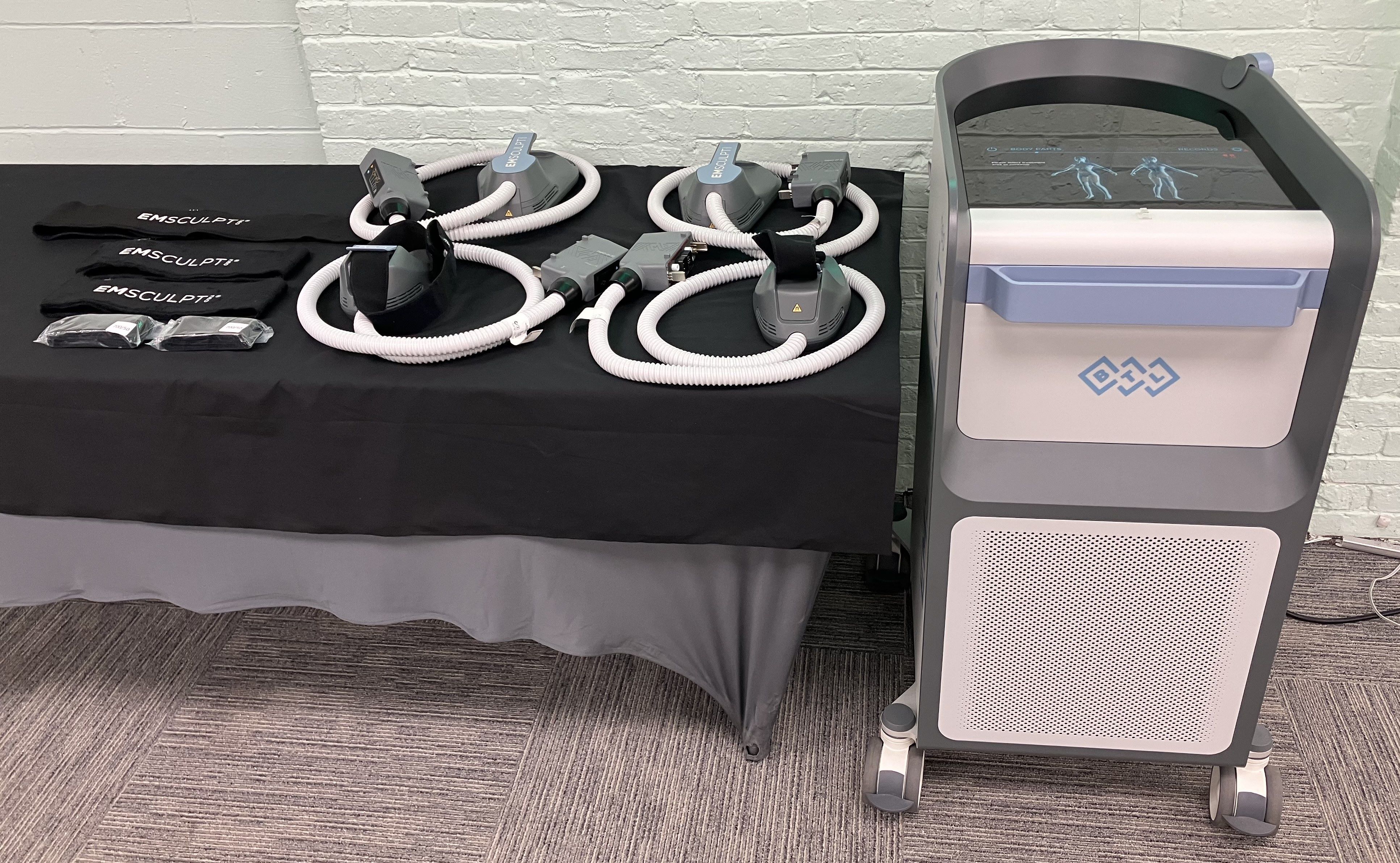 2021 BTL Emsculpt NEO w/ 1 Set Large Paddles & 1 Set Small Paddles