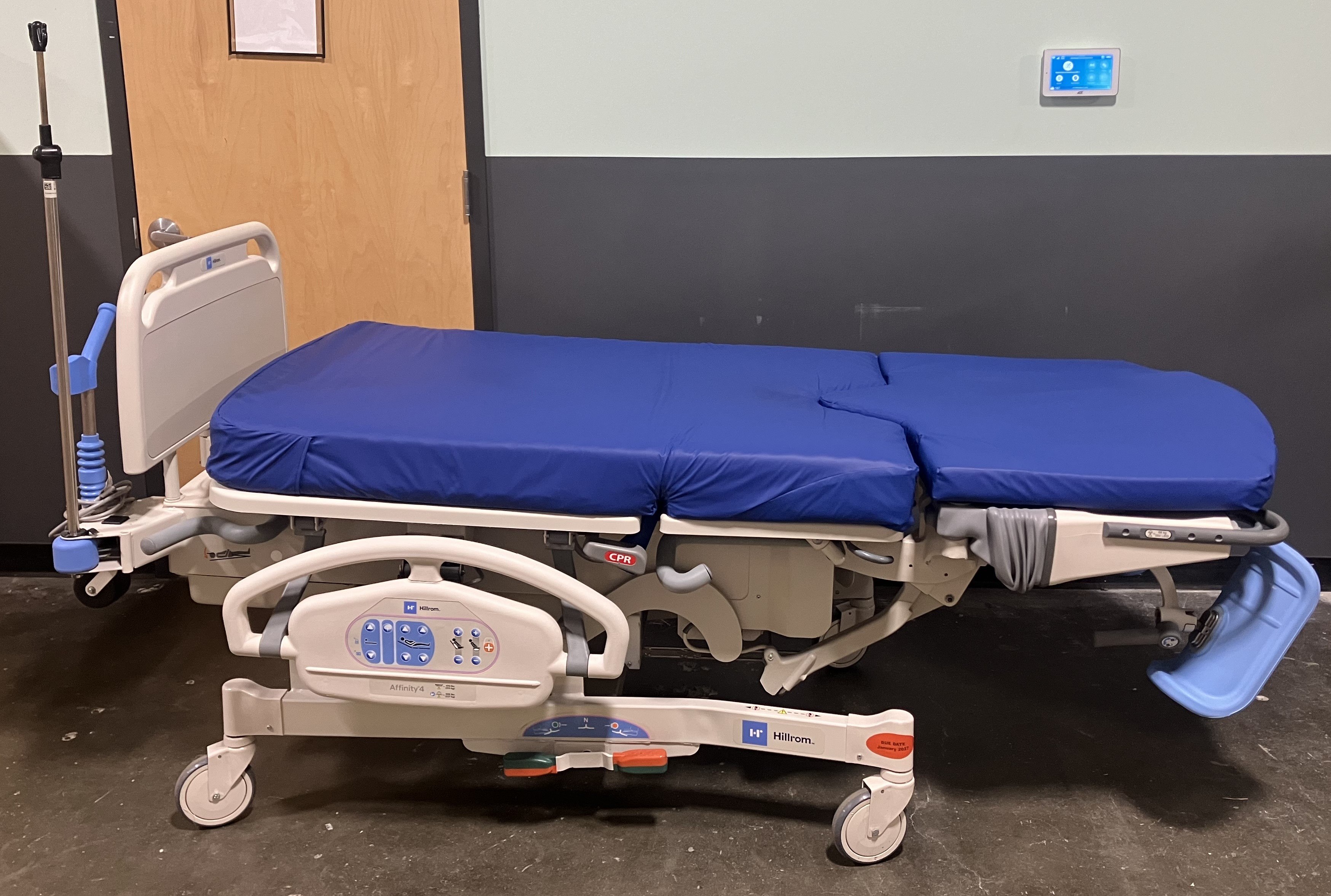 Hill-Rom Affinity 4 Birthing Bed Model P3700 - Please Read!
